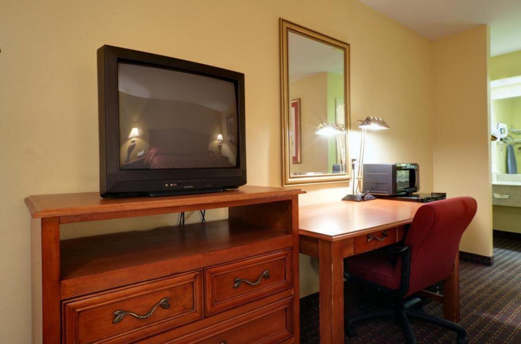 Americas Best Value Inn Yukon Room photo